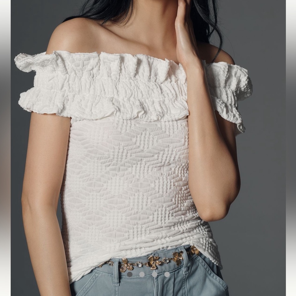 NWOT Anthropologie/Maeve White Off-Shoulder Ruffle Top w Geometric Design (XXS)